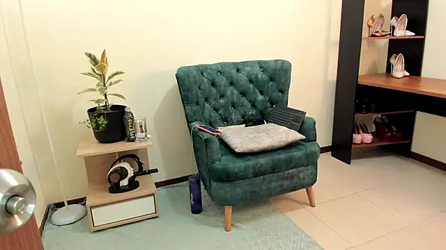 Snapshot of baker_ella chatting on 02.21.25 baker ella online show from 02.21.25