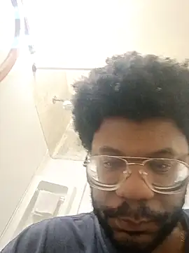 Snapshot of dvaughn3117 chatting on 02.14.26 dvaughn3117 online show from 02.14.26