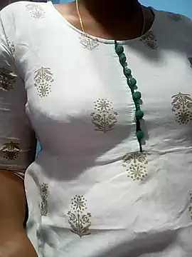 Snapshot of Tamillminnal chatting on 01.16.25 Tamillminnal online show from 01.16.25