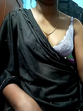 Snapshot of Tamillminnal chatting on 02.12.25 Tamillminnal online show from 02.12.25