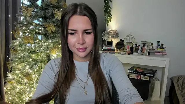 Snapshot of SuraMune chatting on 01.19.25 SuraMune online show from 01.19.25