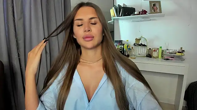 Snapshot of SuraMune chatting on 03.10.25 SuraMune online show from 03.10.25