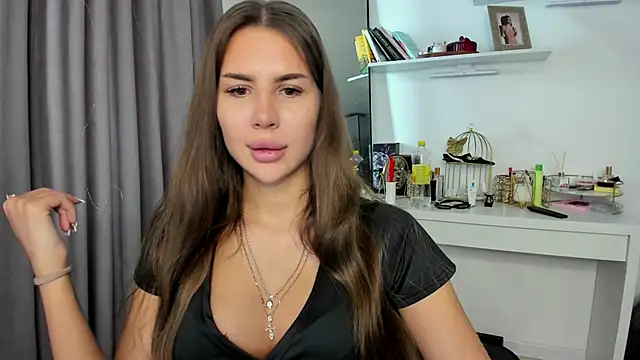 Snapshot of SuraMune chatting on 03.15.25 SuraMune online show from 03.15.25