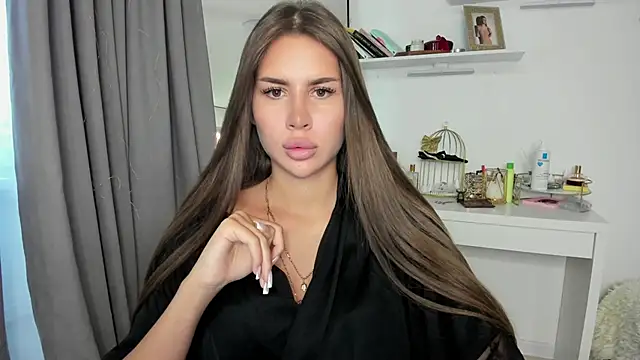 Snapshot of SuraMune chatting on 03.17.25 SuraMune online show from 03.17.25