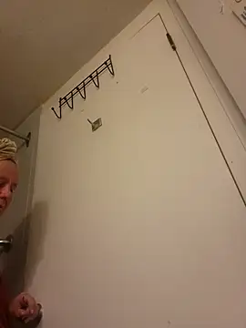 Snapshot of Yourfantasy1379 chatting on 10.04.25 Yourfantasy1379 online show from 10.04.25