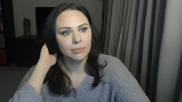 MollyCheiz online show from 12.18.25