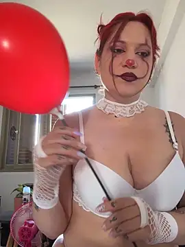 Snapshot of Macadiez10 chatting on 10.31.25 Macadiez10 online show from 10.31.25