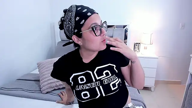 Camilaa bueno online show from 04.21.26