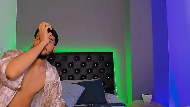 Snapshot of sharon_and_myke chatting on 12.19.24 sharon and myke online show from 12.19.24