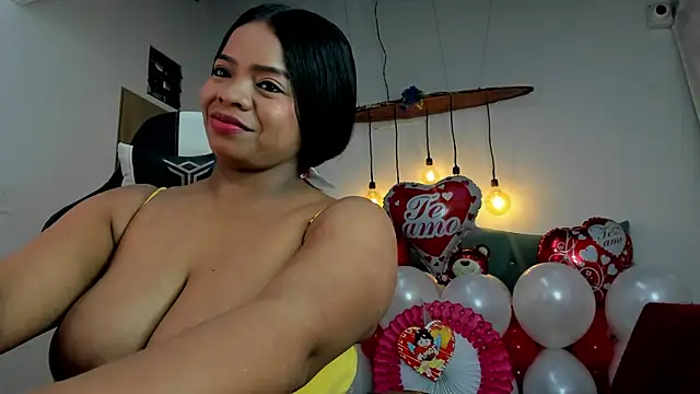 Any topless online show from 02.08.25