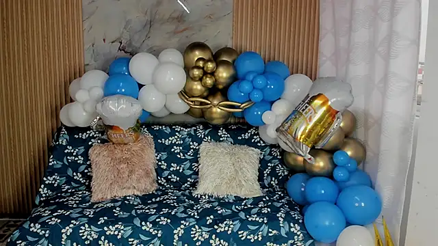 Any topless online show from 10.11.25