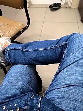 Snapshot of faaseel chatting on 10.18.25 faaseel online show from 10.18.25