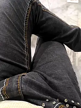 Snapshot of faaseel chatting on 10.30.25 faaseel online show from 10.30.25