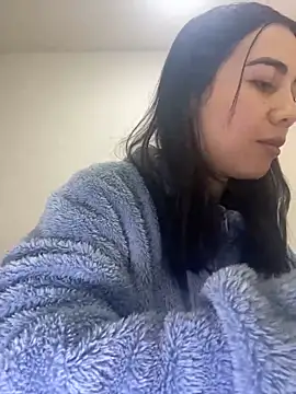 Snapshot of SaraOspinna chatting on 12.14.24 SaraOspinna online show from 12.14.24