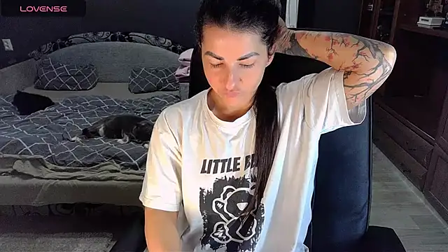 Snapshot of Aria_Dl chatting on 01.23.25 Aria Dl online show from 01.23.25