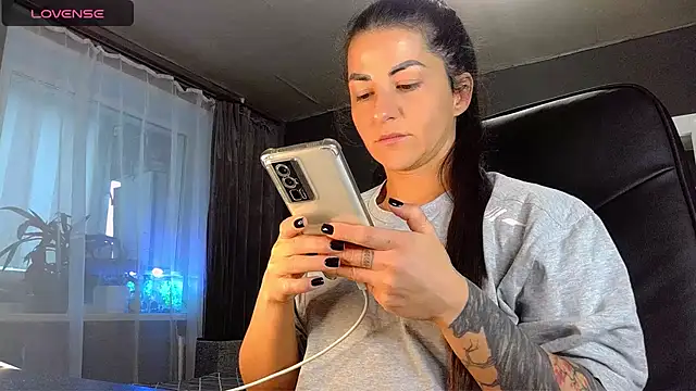 Snapshot of Aria_Dl chatting on 01.28.25 Aria Dl online show from 01.28.25