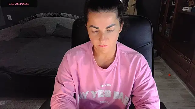 Snapshot of Aria_Dl chatting on 10.28.25 Aria Dl online show from 10.28.25