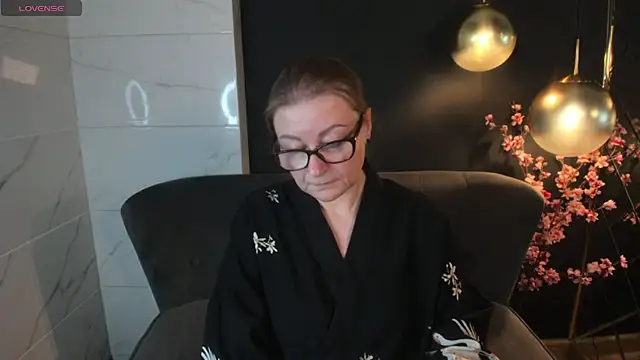 AlexandraKind online show from 01.26.25