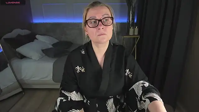 AlexandraKind online show from 01.28.25