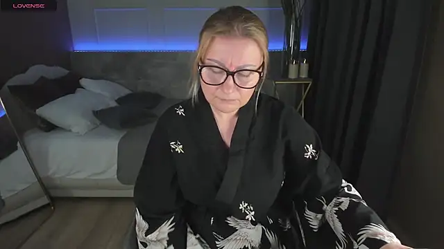 AlexandraKind online show from 01.28.25