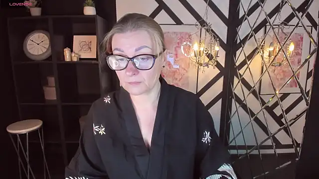 AlexandraKind online show from 02.05.25