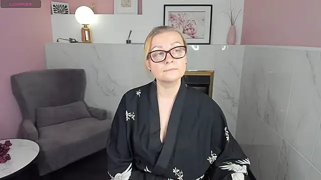 AlexandraKind online show from 02.13.25