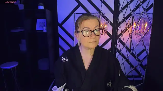 AlexandraKind online show from 02.14.25