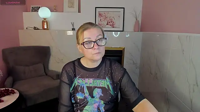 AlexandraKind online show from 02.17.25