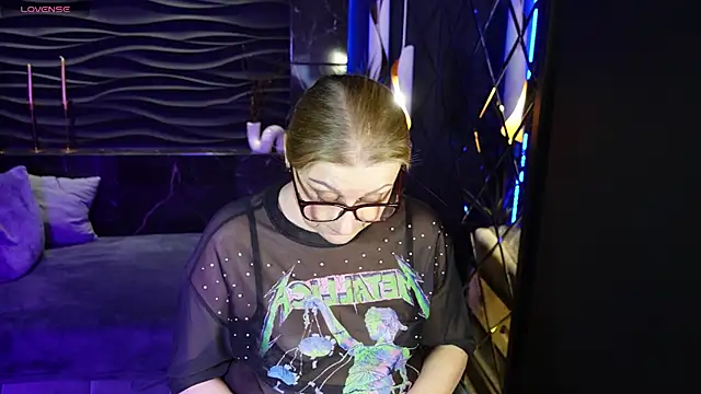 AlexandraKind online show from 02.19.25