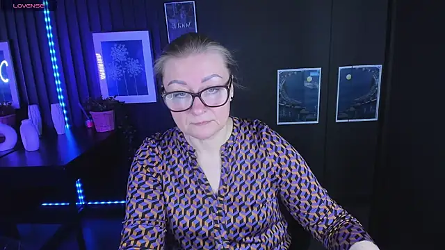 AlexandraKind online show from 02.21.25