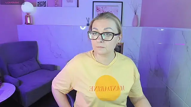 AlexandraKind online show from 02.23.25