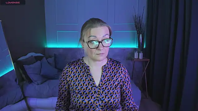 AlexandraKind online show from 02.24.25