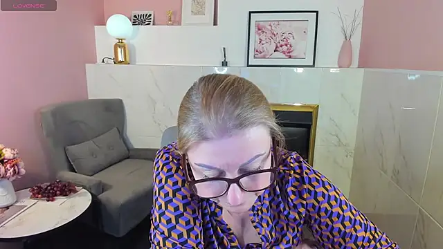 AlexandraKind online show from 02.27.25