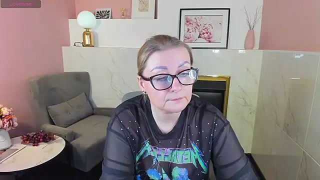 AlexandraKind online show from 02.27.25