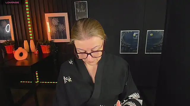 AlexandraKind online show from 03.04.25