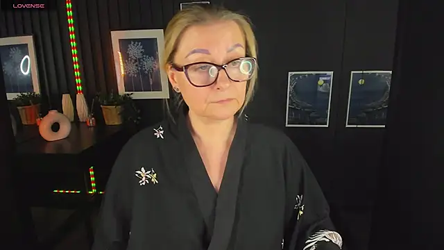 AlexandraKind online show from 03.04.25