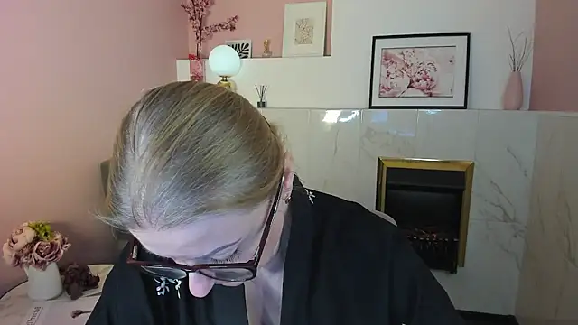 AlexandraKind online show from 03.14.25