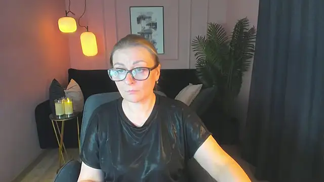 AlexandraKind online show from 03.18.25