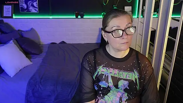 AlexandraKind online show from 03.22.25