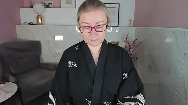 AlexandraKind online show from 09.14.25