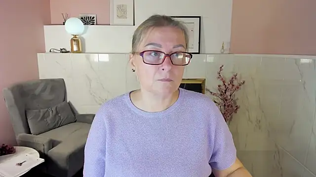 AlexandraKind online show from 09.19.25