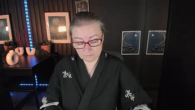 AlexandraKind online show from 09.30.25