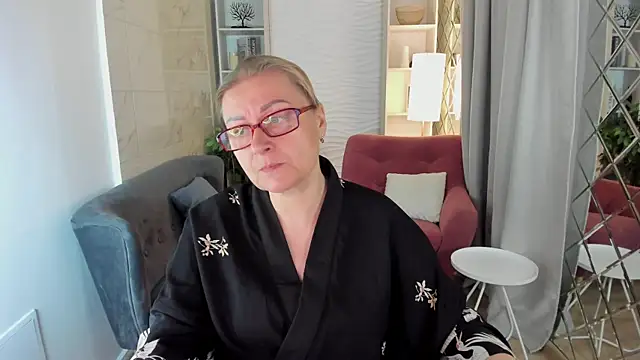 AlexandraKind online show from 10.06.25