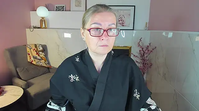 AlexandraKind online show from 10.13.25