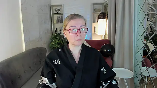 AlexandraKind online show from 10.30.25