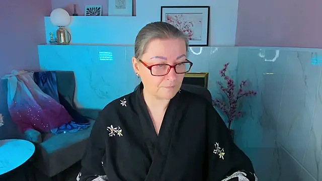 AlexandraKind online show from 12.20.25