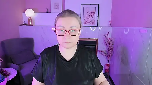 AlexandraKind online show from 03.05.26