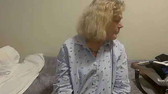 housewife shantie online show from 09.30.25