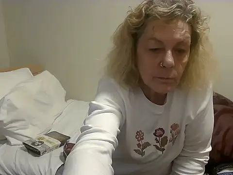 housewife shantie online show from 10.24.25