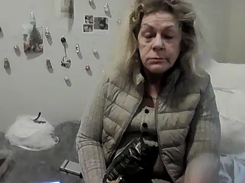 housewife shantie online show from 12.01.25